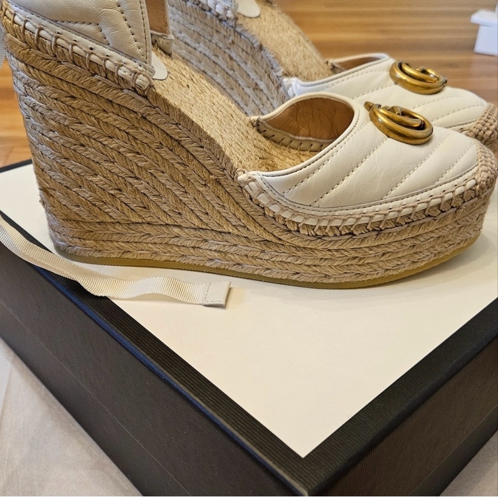 NEW GUCCI White Leather Marmont GG Charlotte Espadrille Wedge Sandals 38.5 - Picture 17 of 17